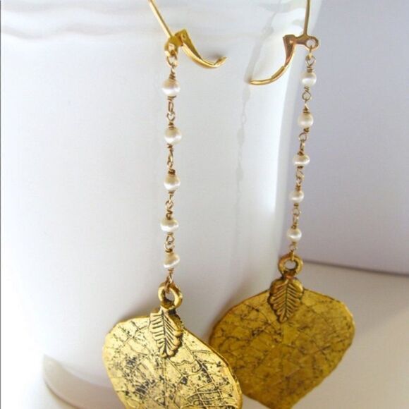 𝅺CUSTOM made gold pearl drop leaf earrings - Picture 3 of 4
